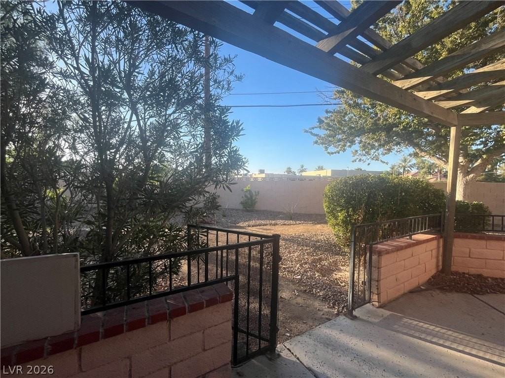 3611 Laguna Del Sol Dr - Photo 5 of 24