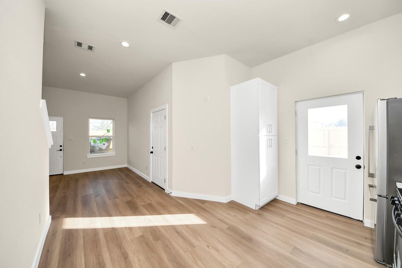 8025 Peachtree Street - Photo 2 of 13