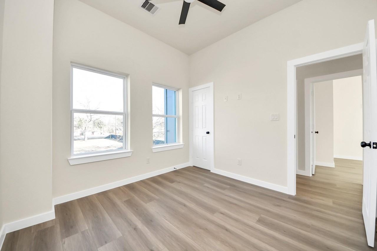 8025 Peachtree Street - Photo 6 of 13