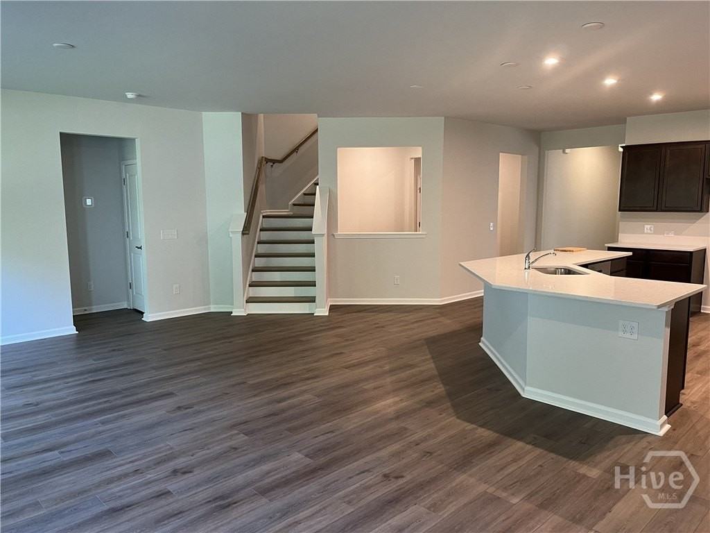609 Longleaf Dr - Photo 2 of 32