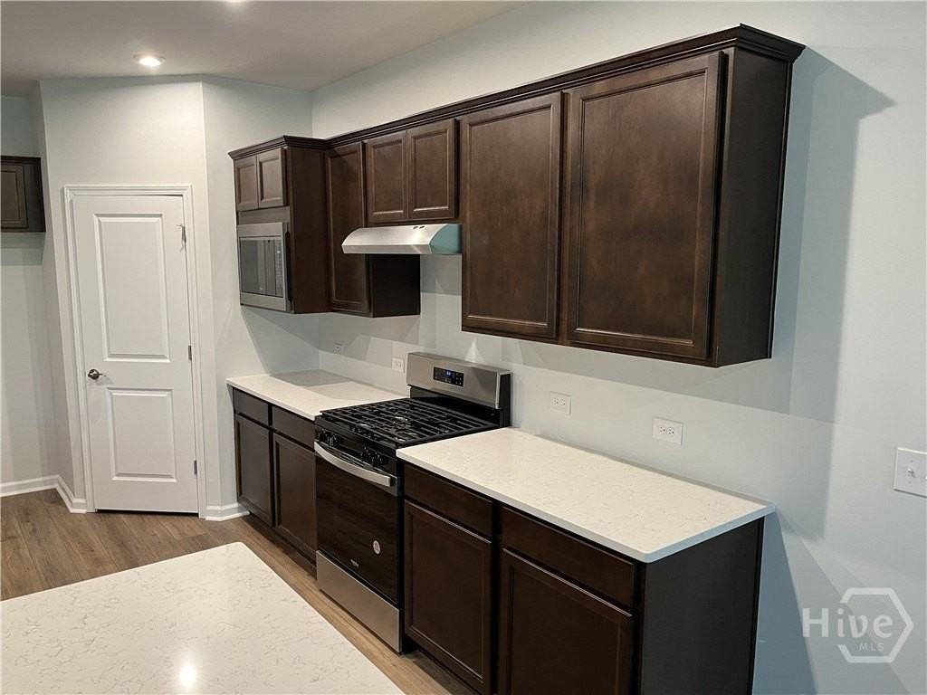 609 Longleaf Dr - Photo 4 of 32