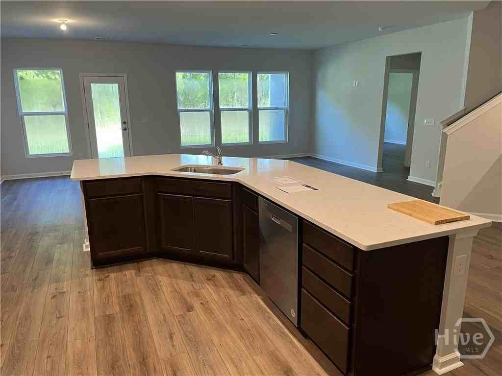 609 Longleaf Dr - Photo 6 of 32