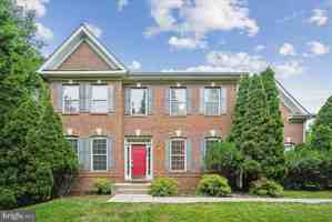 featured image of 905 Royal Elm Ct