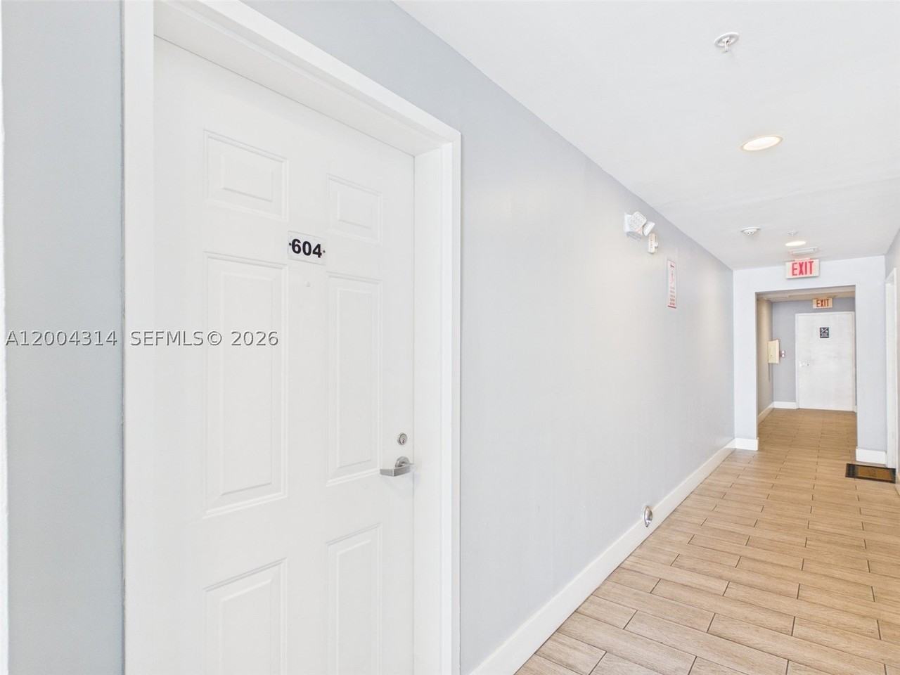 425 Ne 30th St #604 - Photo 3 of 23