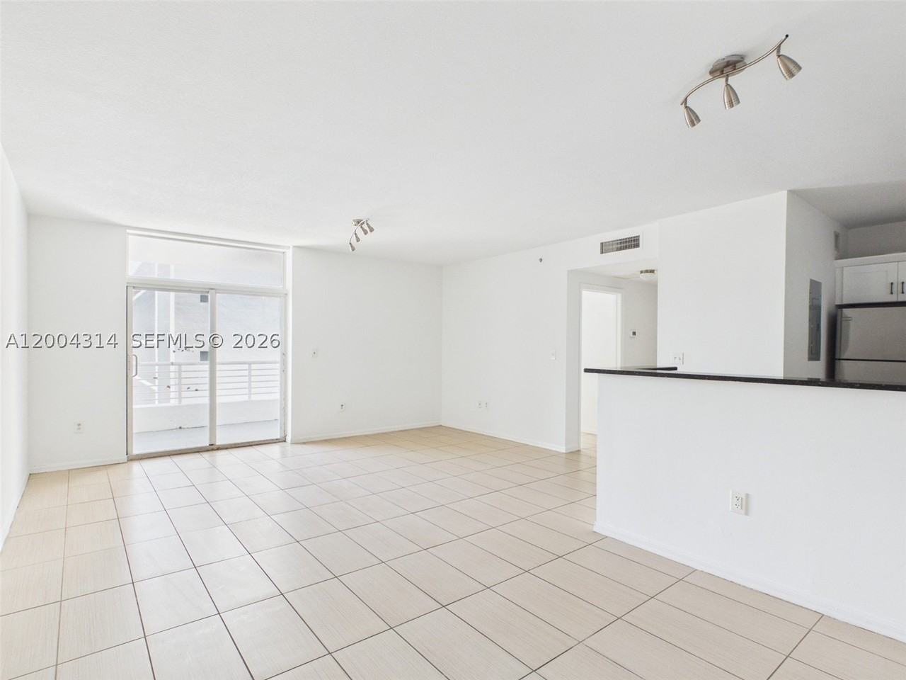 425 Ne 30th St #604 - Photo 4 of 23