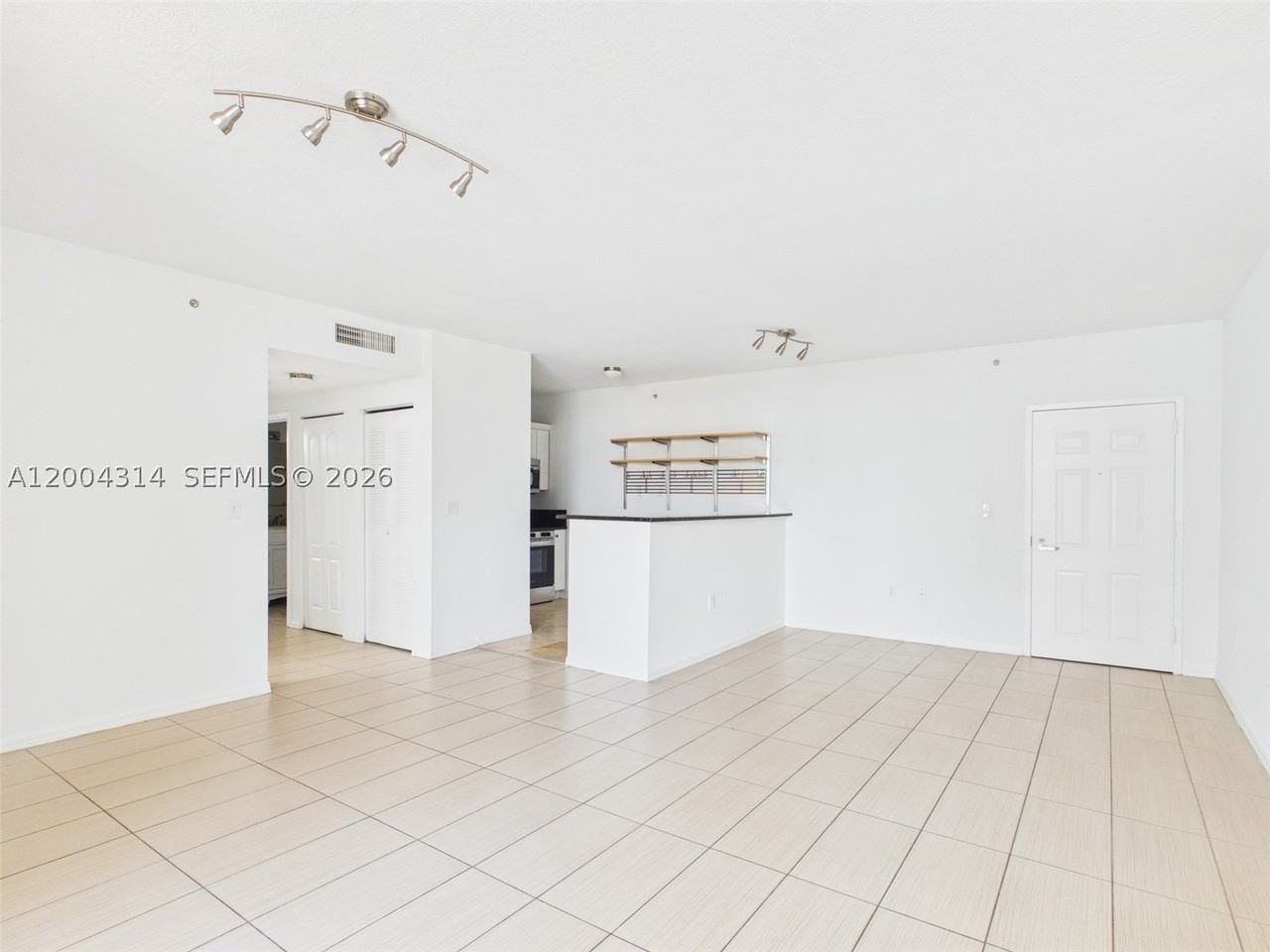 425 Ne 30th St #604 - Photo 5 of 23