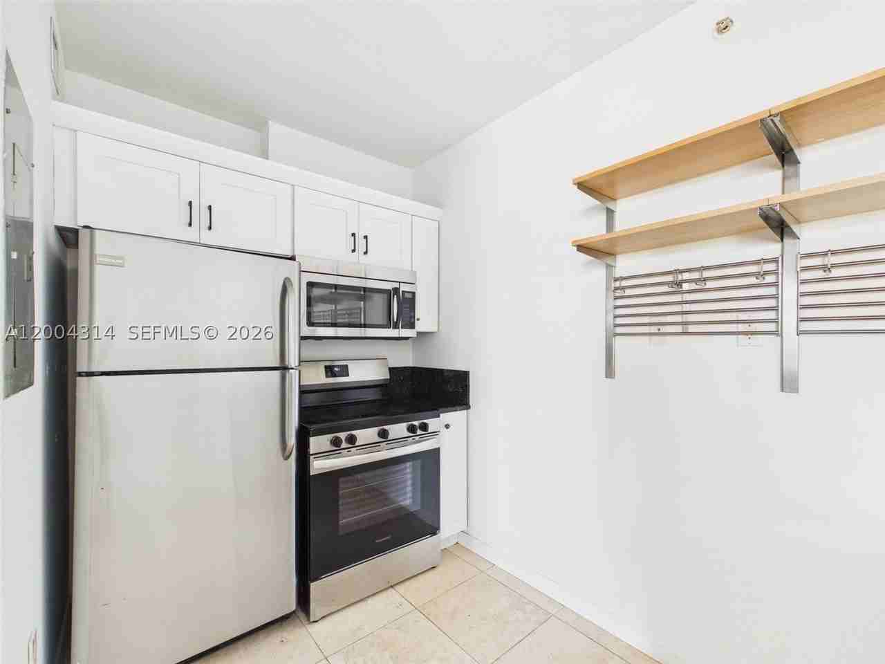 425 Ne 30th St #604 - Photo 7 of 23