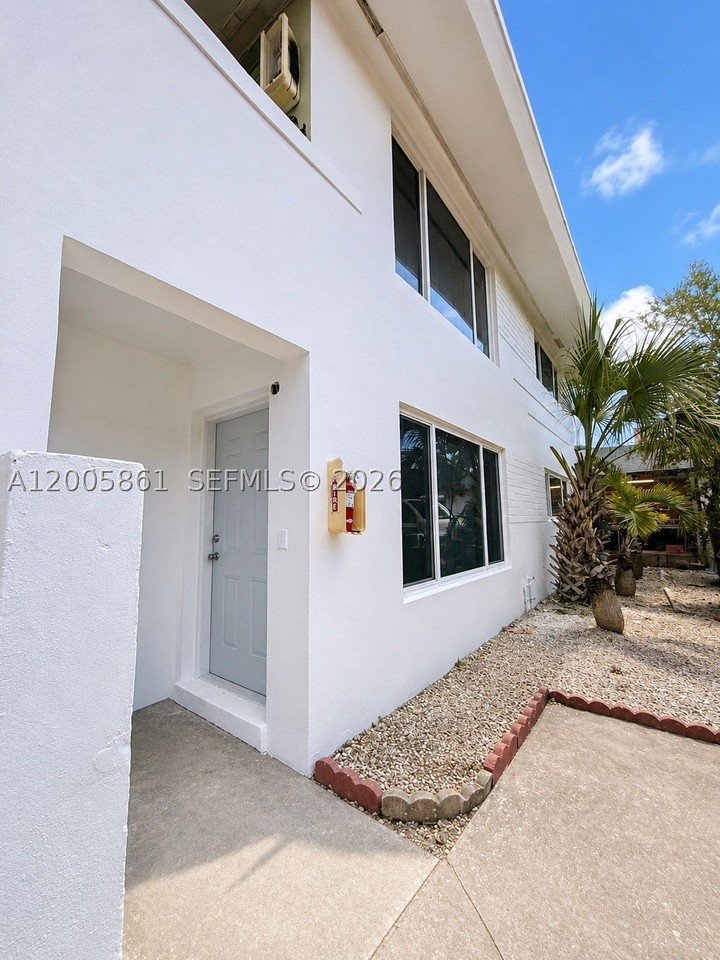 265 Ne 55th Ter #1 - Photo 4 of 21