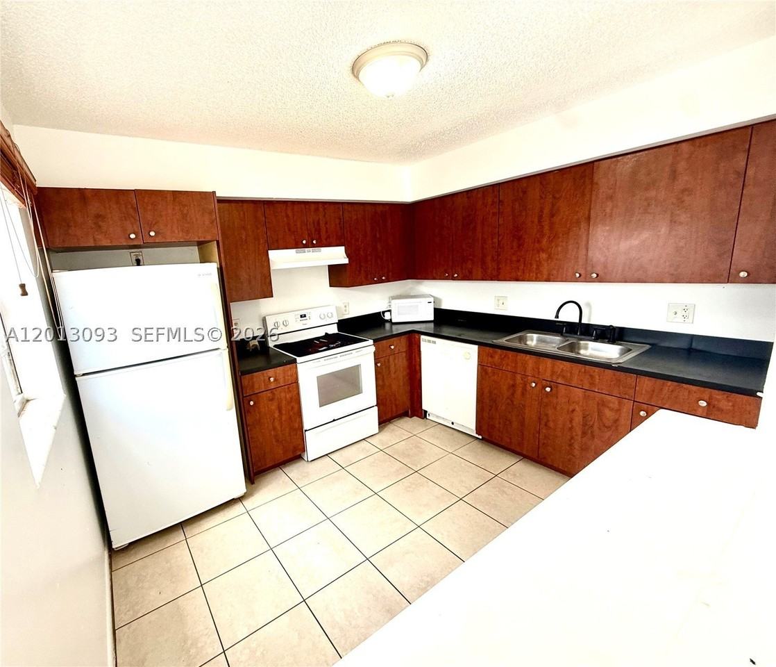 22245 Sw 103rd Ave #22245 - Photo 4 of 19