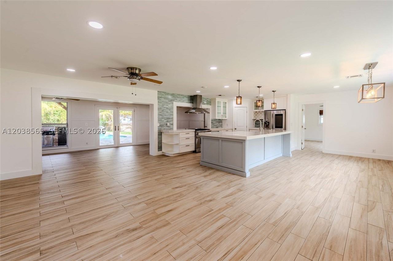 1304 N 40th Ave