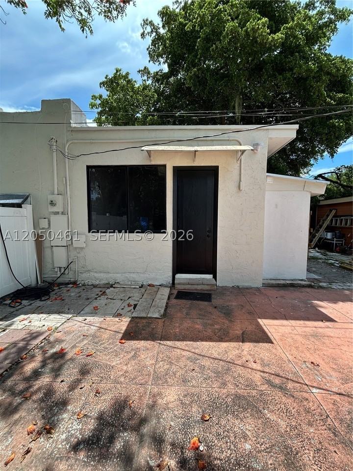 2516 Cleveland St #B - Photo 2 of 10