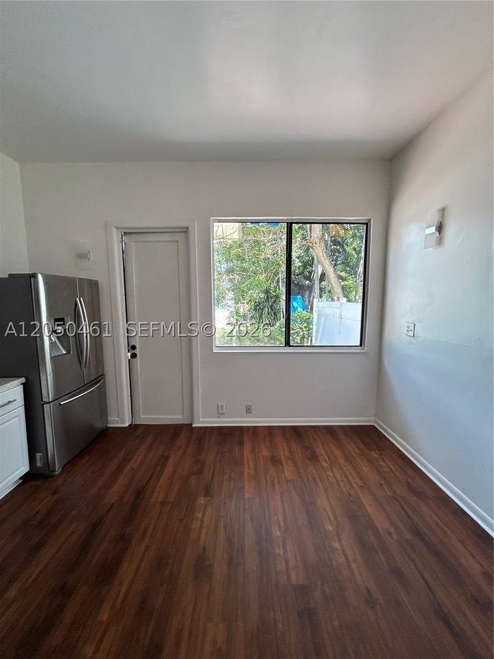 2516 Cleveland St #B - Photo 5 of 10