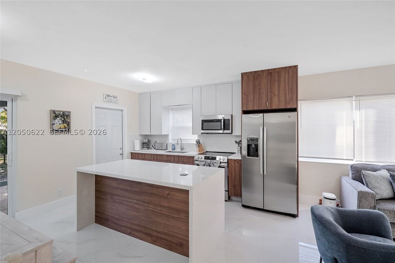 1021 Ne 3rd Ave - Photo 2 of 41