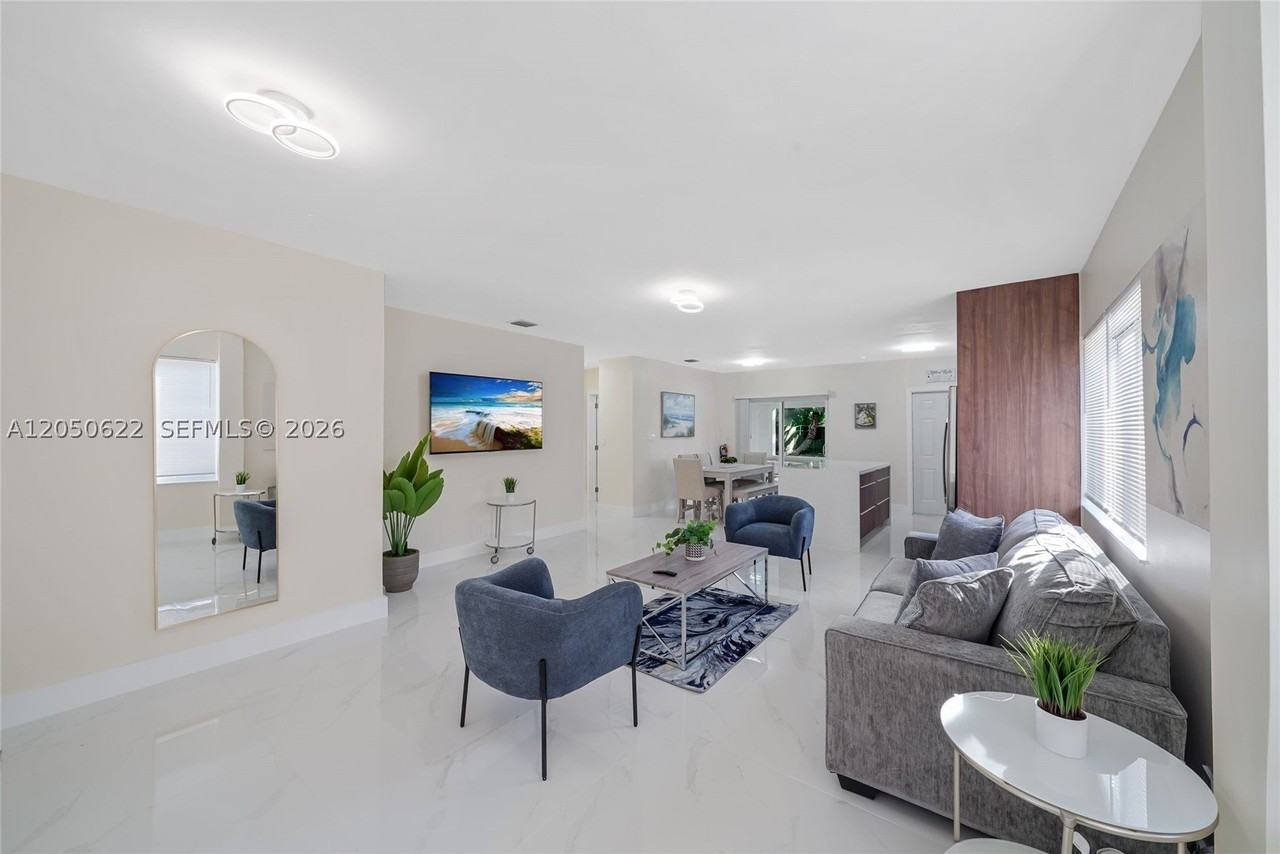 1021 Ne 3rd Ave - Photo 5 of 41
