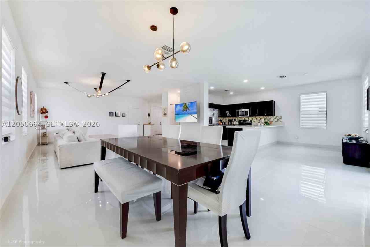 11711 Sw 254th St #0 - Photo 4 of 9