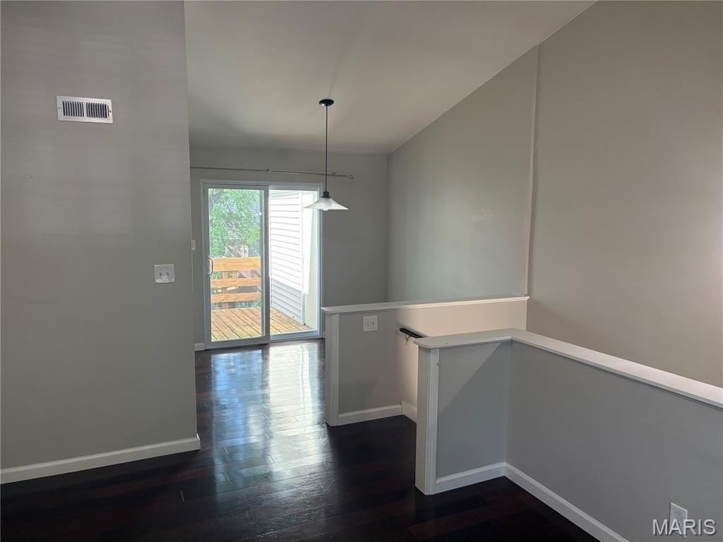 1457 Bobolink Pl - Photo 4 of 24
