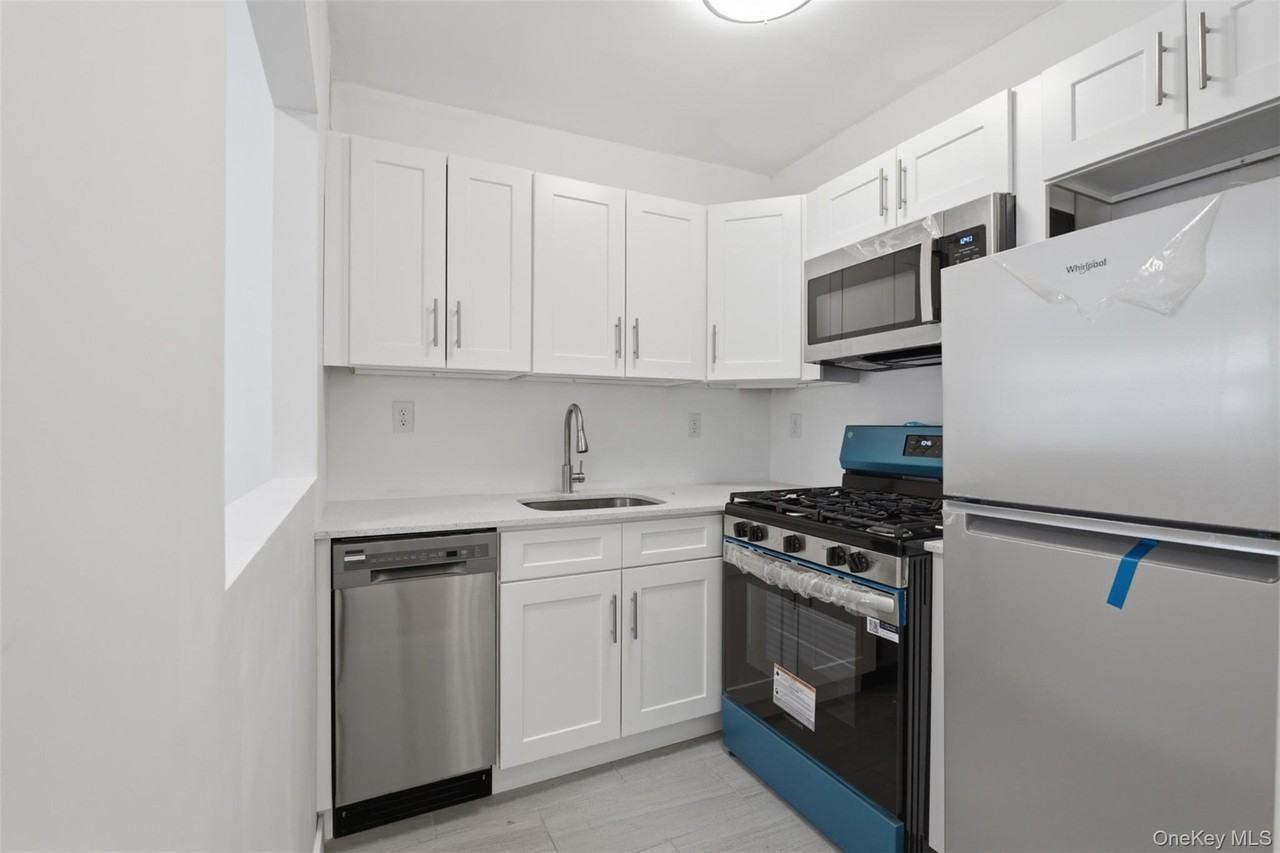671 Bronx River Rd #2N - Photo 4 of 15