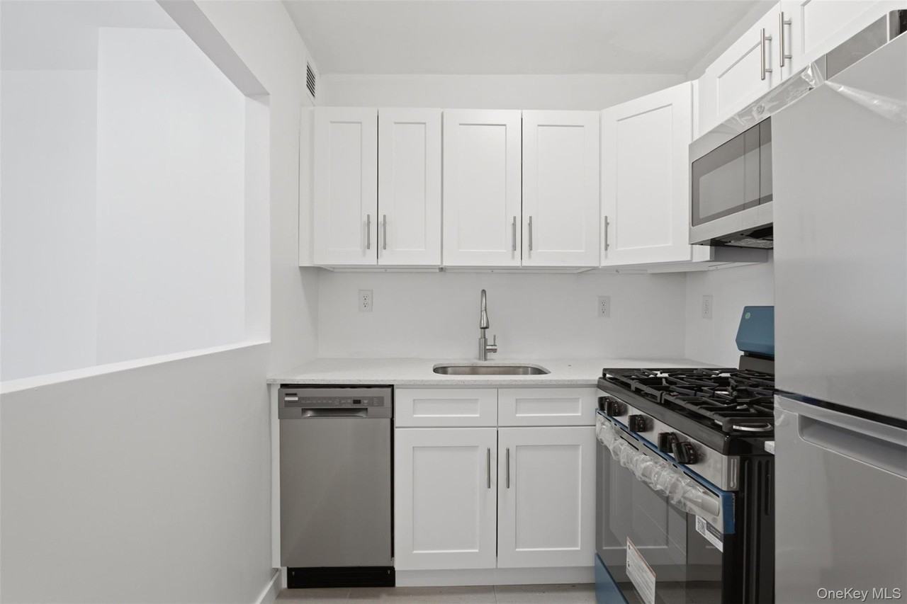 671 Bronx River Rd #2N - Photo 5 of 15