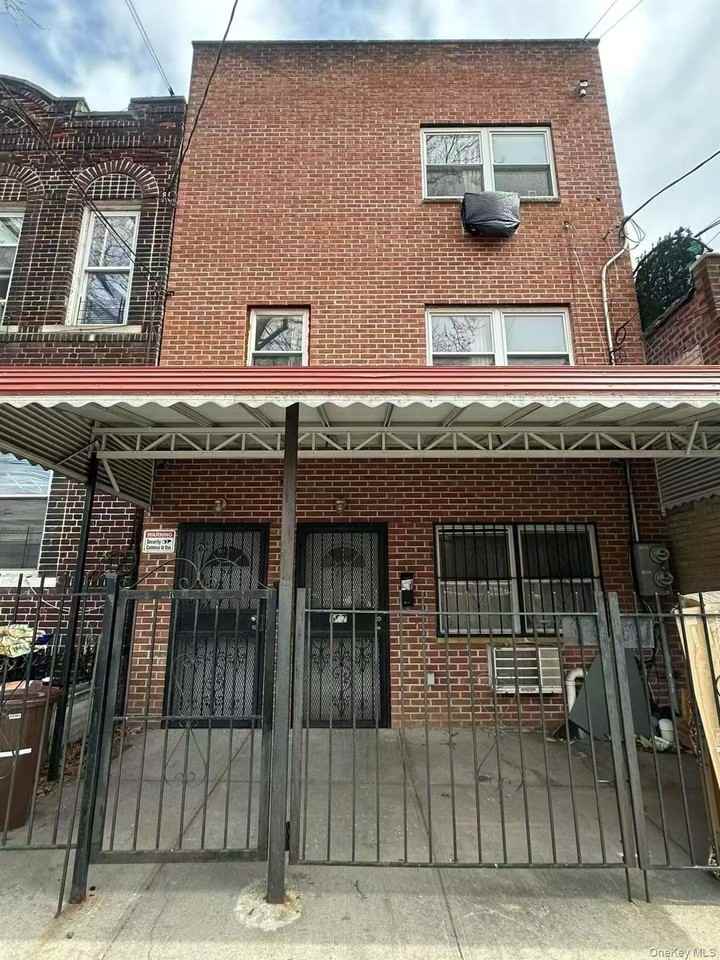 697 Sheffield Ave #2FL - Photo 2 of 8