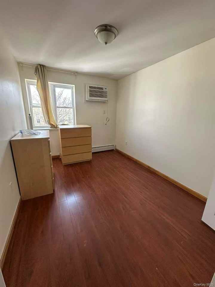 697 Sheffield Ave #2FL - Photo 3 of 8