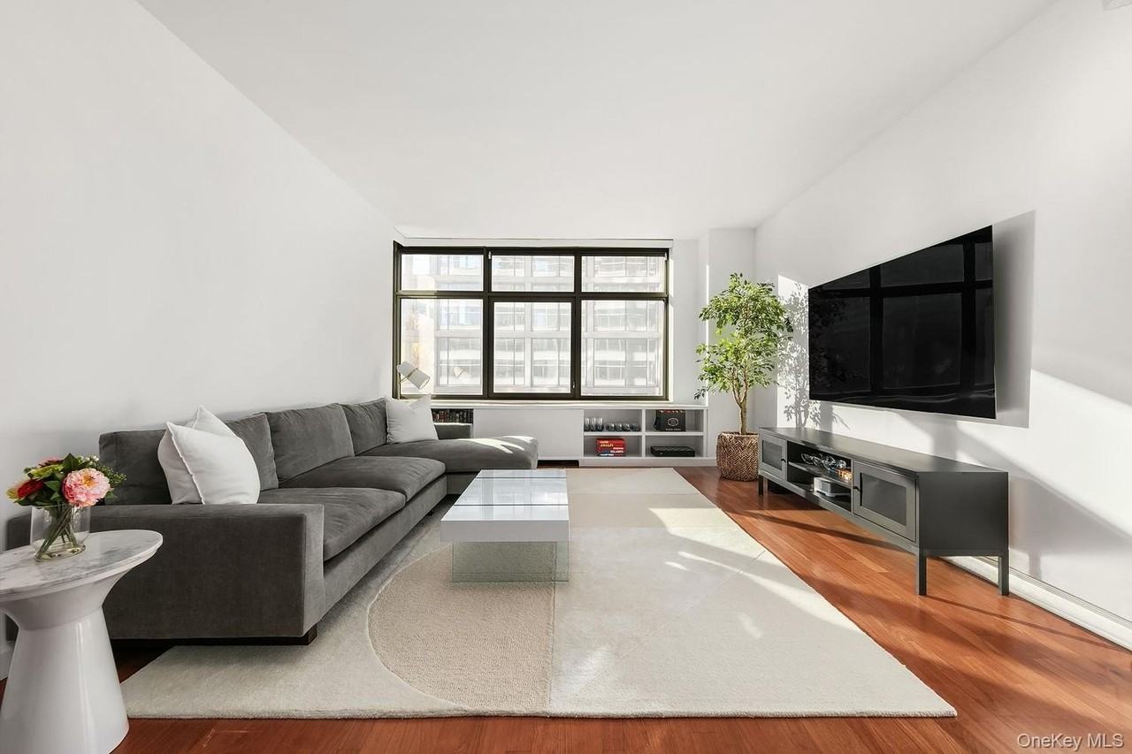 1 Morton Sq #4DE - Photo 2 of 15