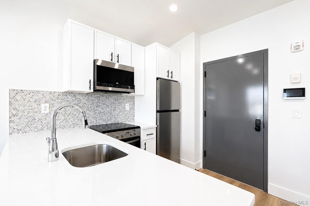 9 Lagrange Ave #3 - Photo 3 of 18