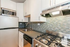 featured image of 511 W Belmont Ave #33