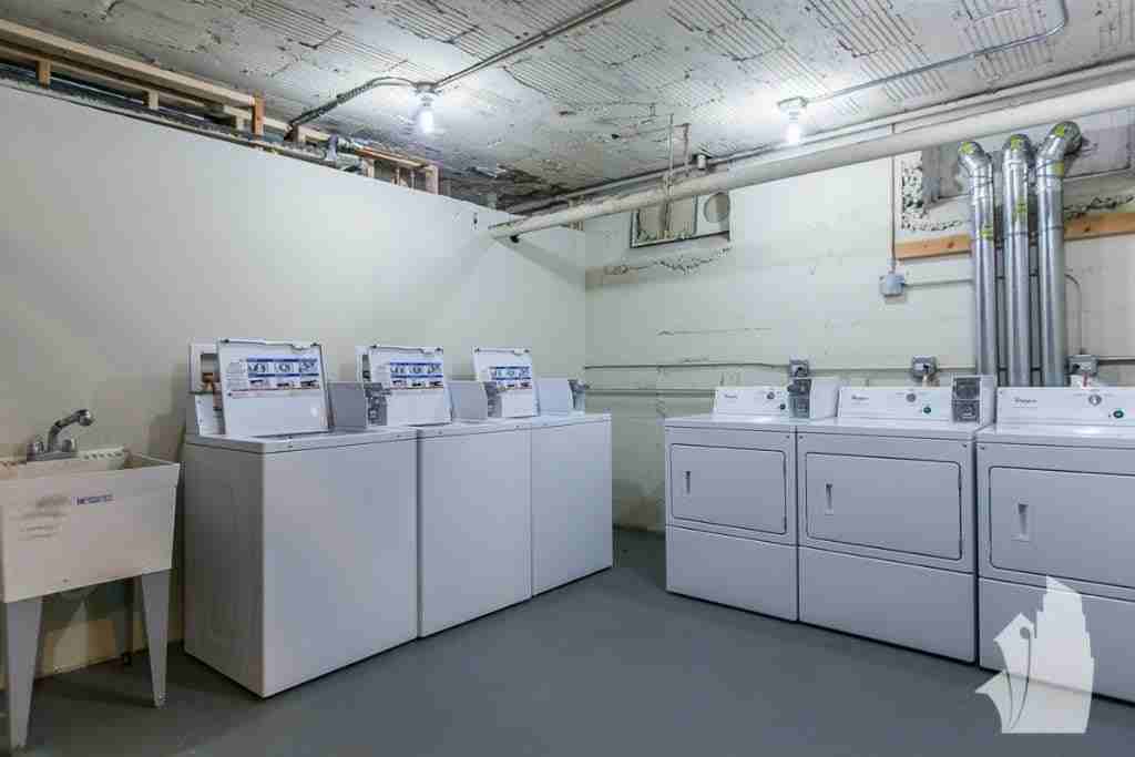 511 W Belmont Ave #33 - Photo 4 of 10