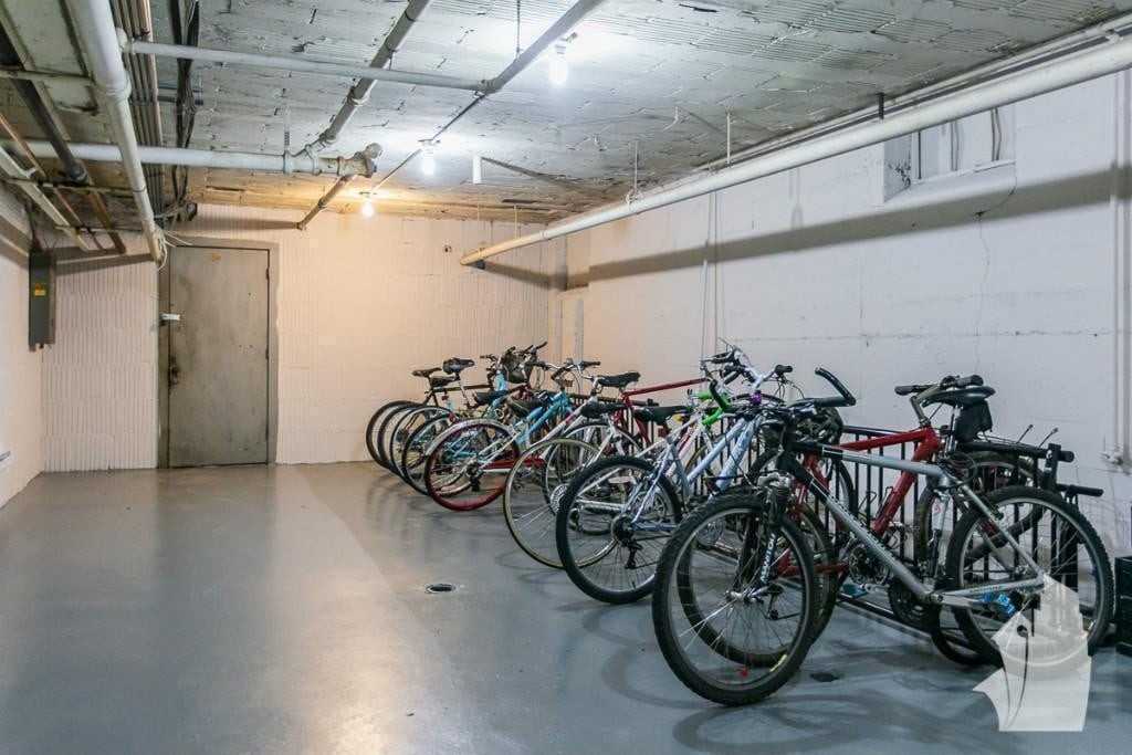 511 W Belmont Ave #33 - Photo 5 of 10