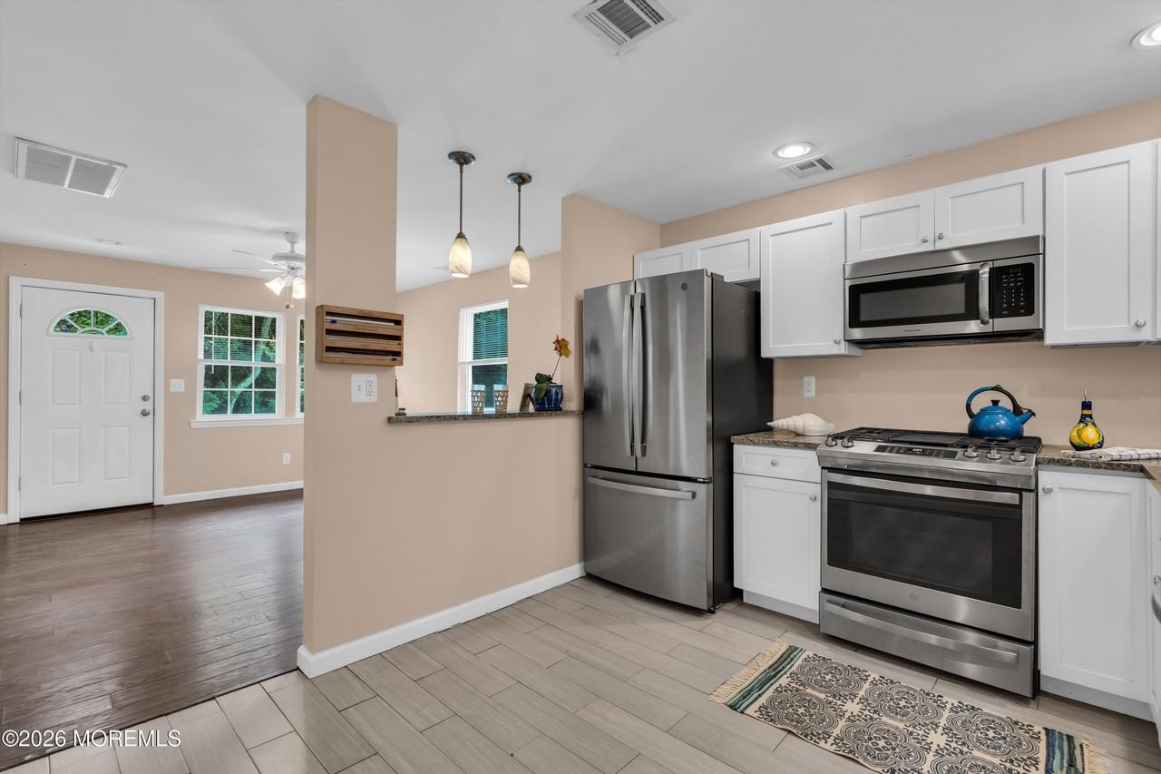 65 Lighthouse Dr - Photo 3 of 12
