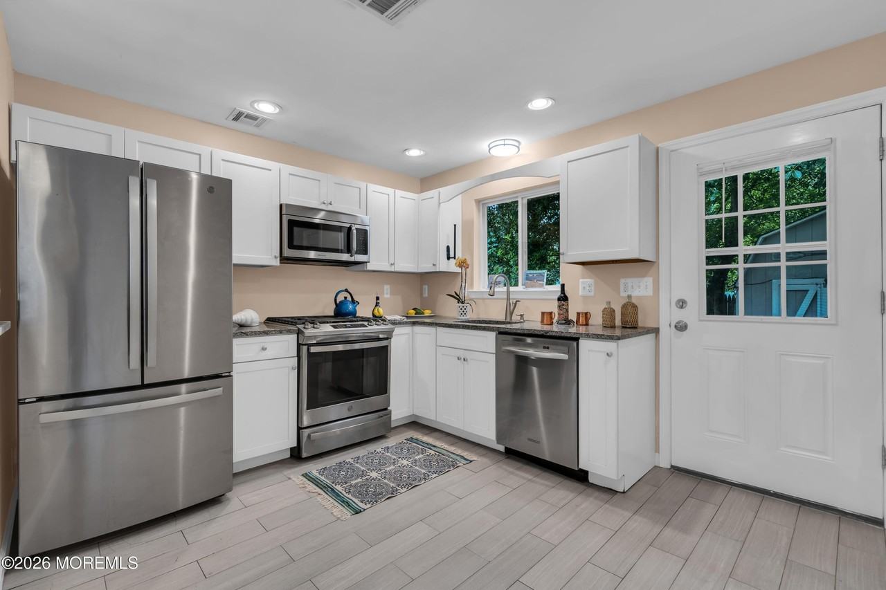 65 Lighthouse Dr - Photo 4 of 12