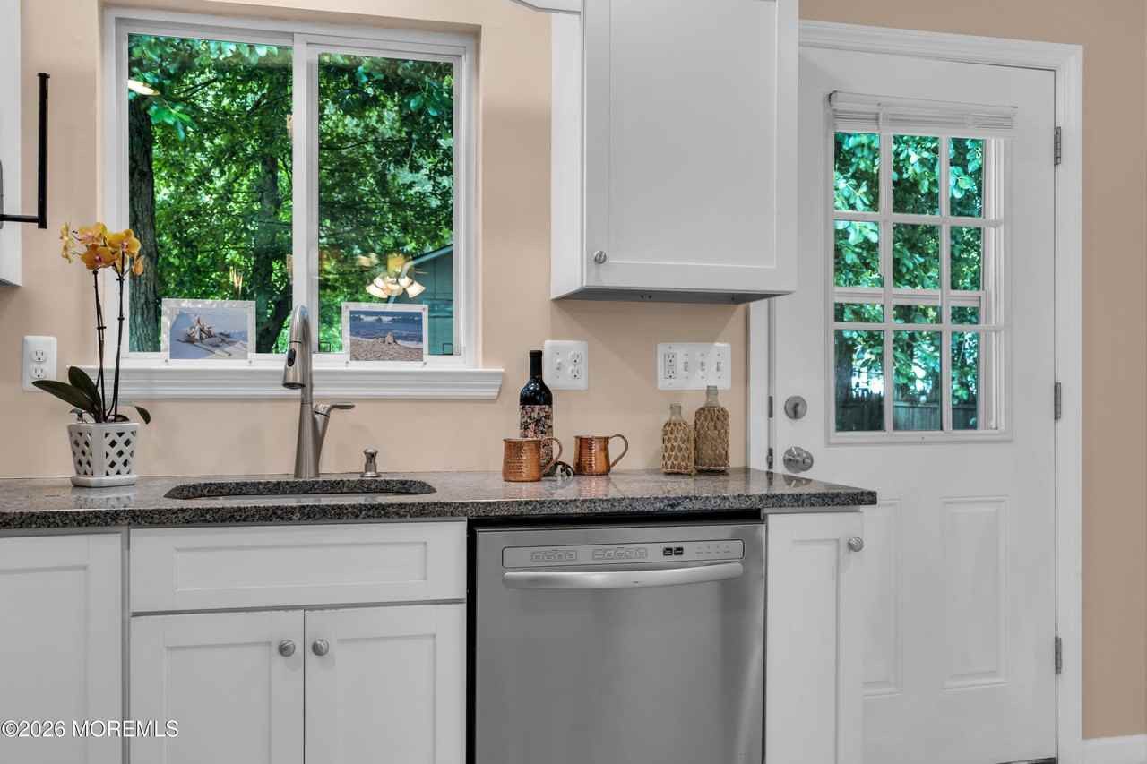 65 Lighthouse Dr - Photo 5 of 12