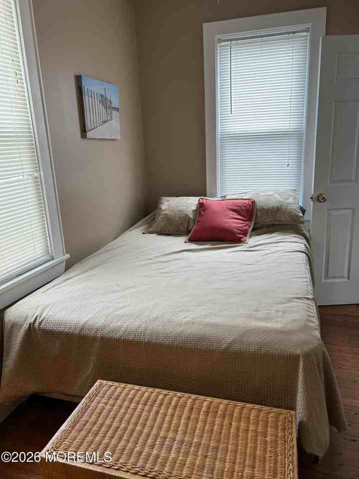 46 Riverdale Ave - Photo 4 of 11