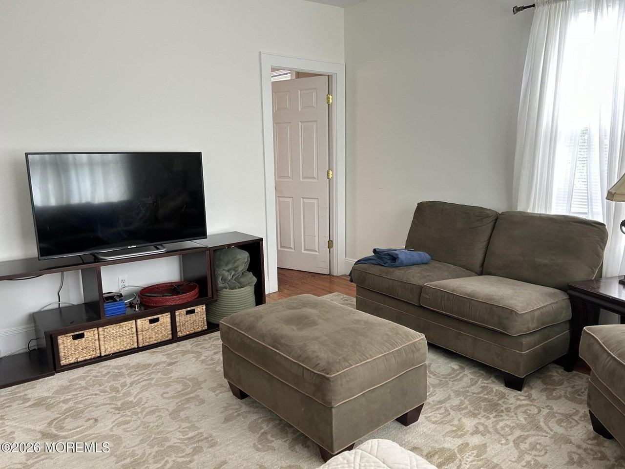 46 Riverdale Ave - Photo 7 of 11