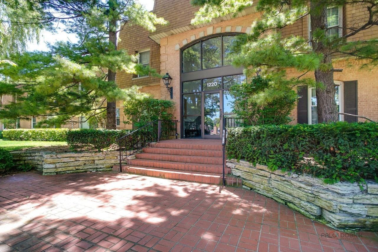 1220 Park Ave W #101 - Photo 3 of 29