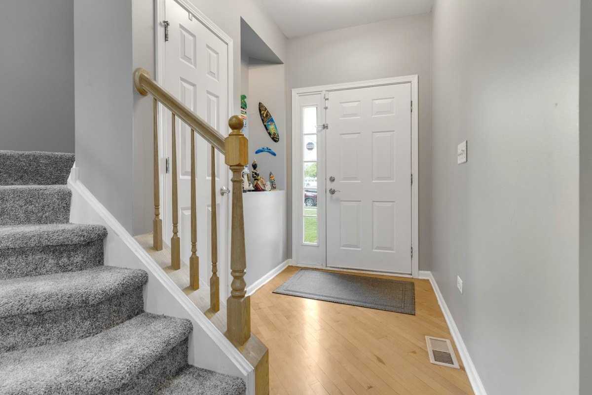 460 Vaughn Cir - Photo 3 of 25