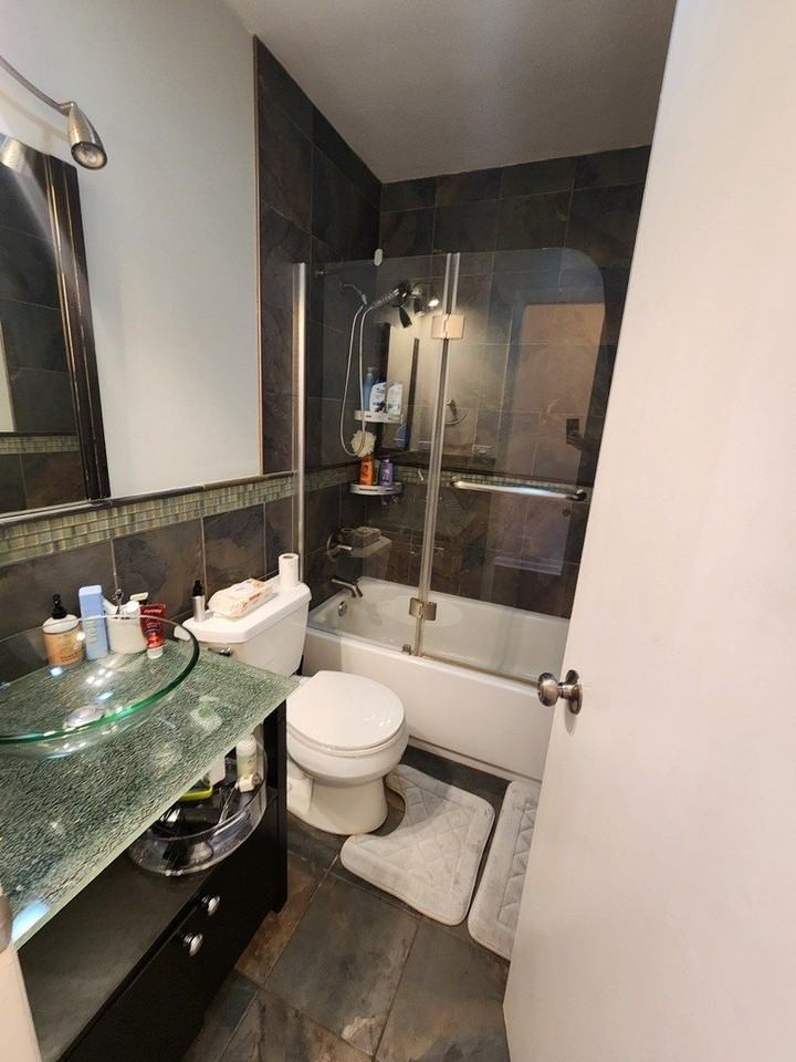 220 Hawthorne Ct #A2 - Photo 5 of 17