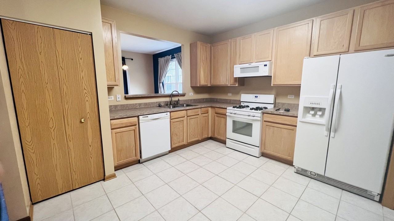 623 Shakespeare Dr - Photo 6 of 16