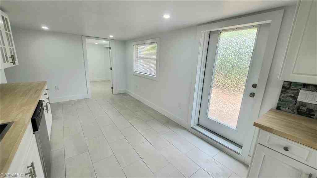 10671 Hampton St - Photo 7 of 17