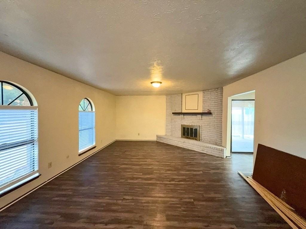 1233 Steinburg Ln - Photo 2 of 15
