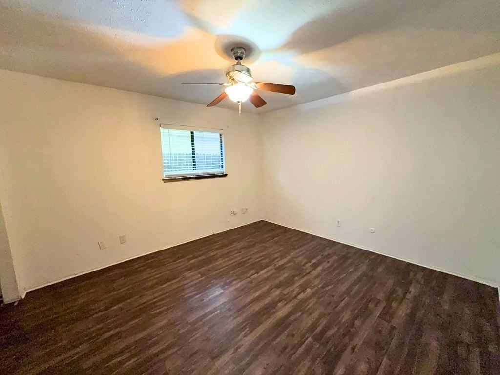 1233 Steinburg Ln - Photo 4 of 15