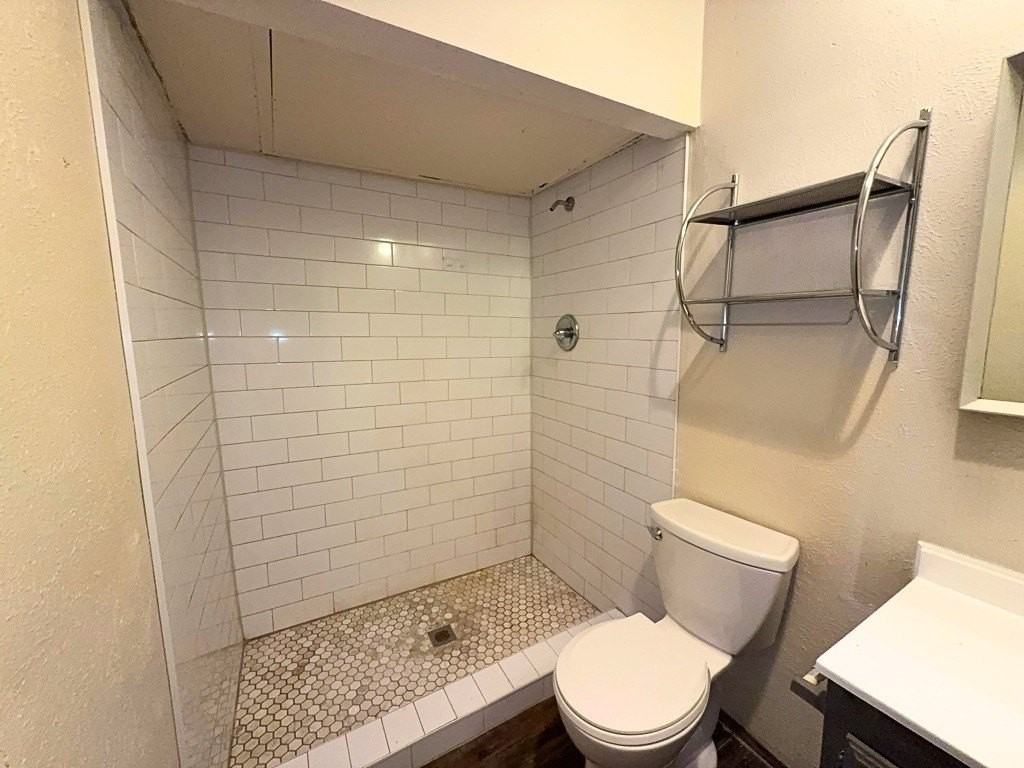 1233 Steinburg Ln - Photo 7 of 15