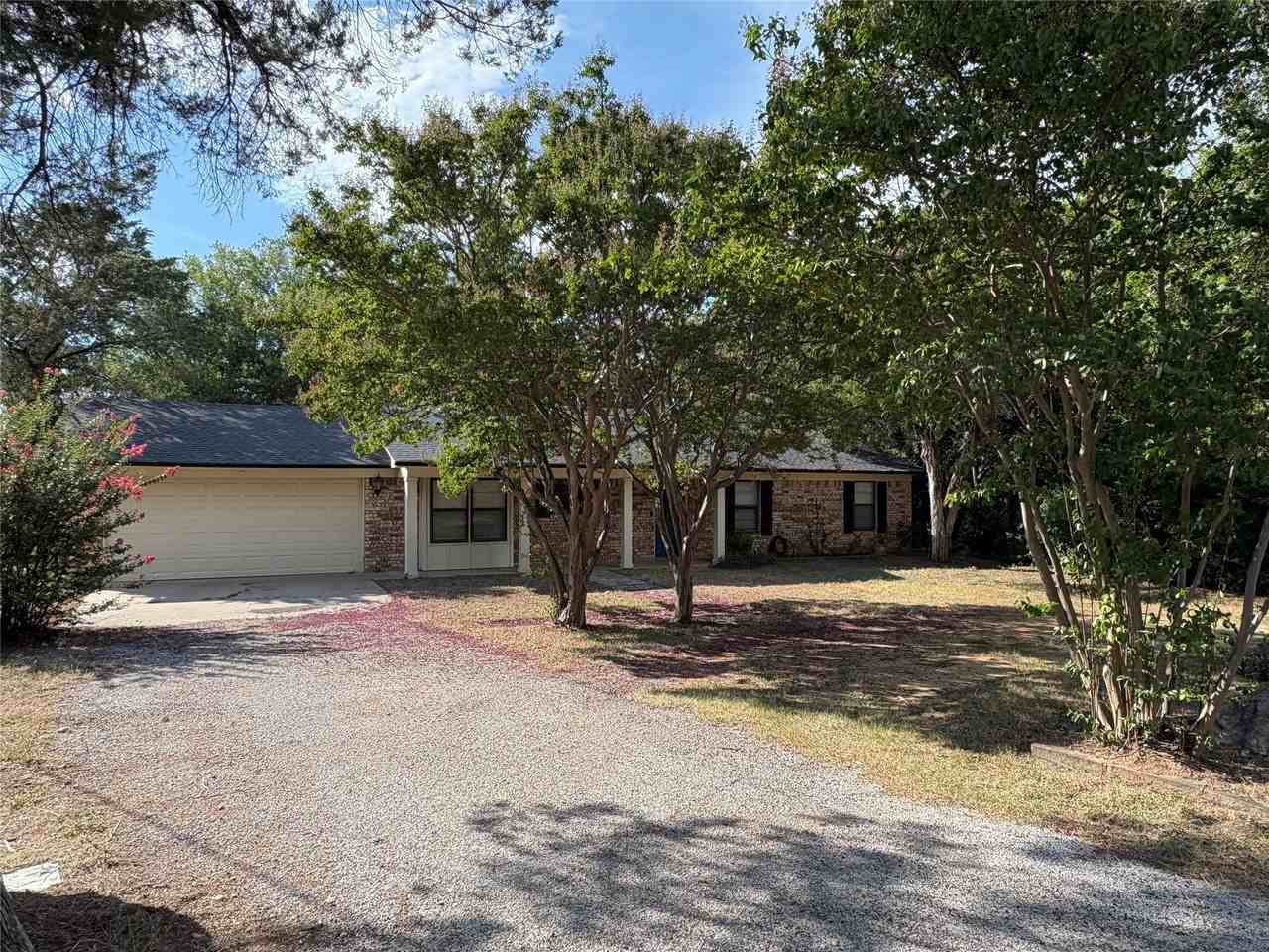 520 Crestwood Dr - Photo 2 of 16