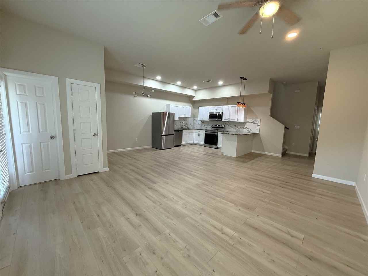 230 Heritage Ct - Photo 3 of 18