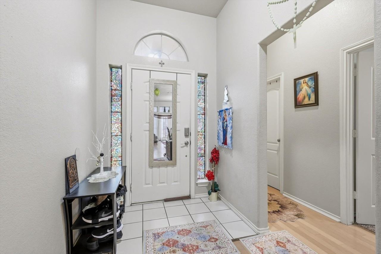 2988 Thames Trl - Photo 5 of 30