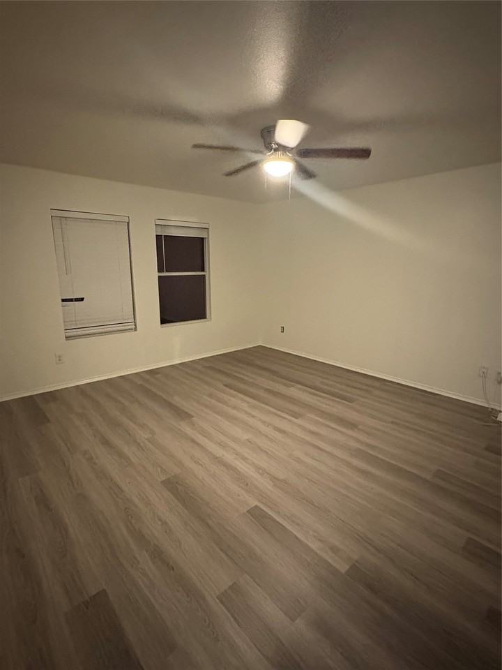 8836 Valley River Dr - Photo 6 of 15