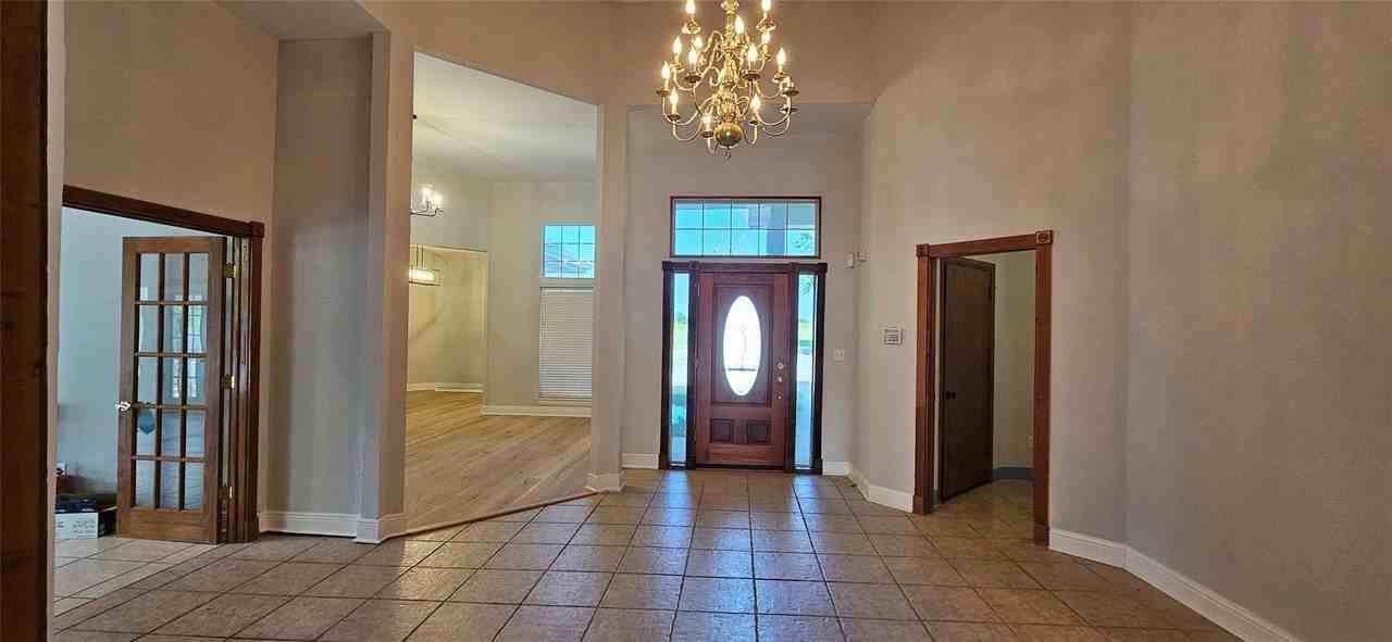 137 Oakview Rd - Photo 2 of 40