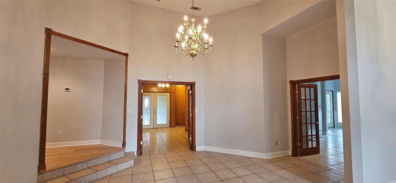 137 Oakview Rd - Photo 3 of 40