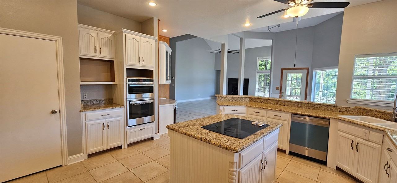 137 Oakview Rd - Photo 4 of 40