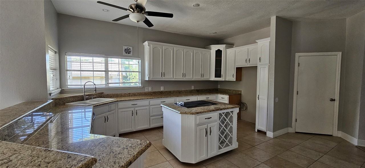 137 Oakview Rd - Photo 5 of 40